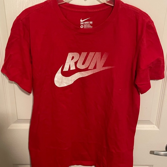 Nike medium red tshirt - Picture 1 of 2